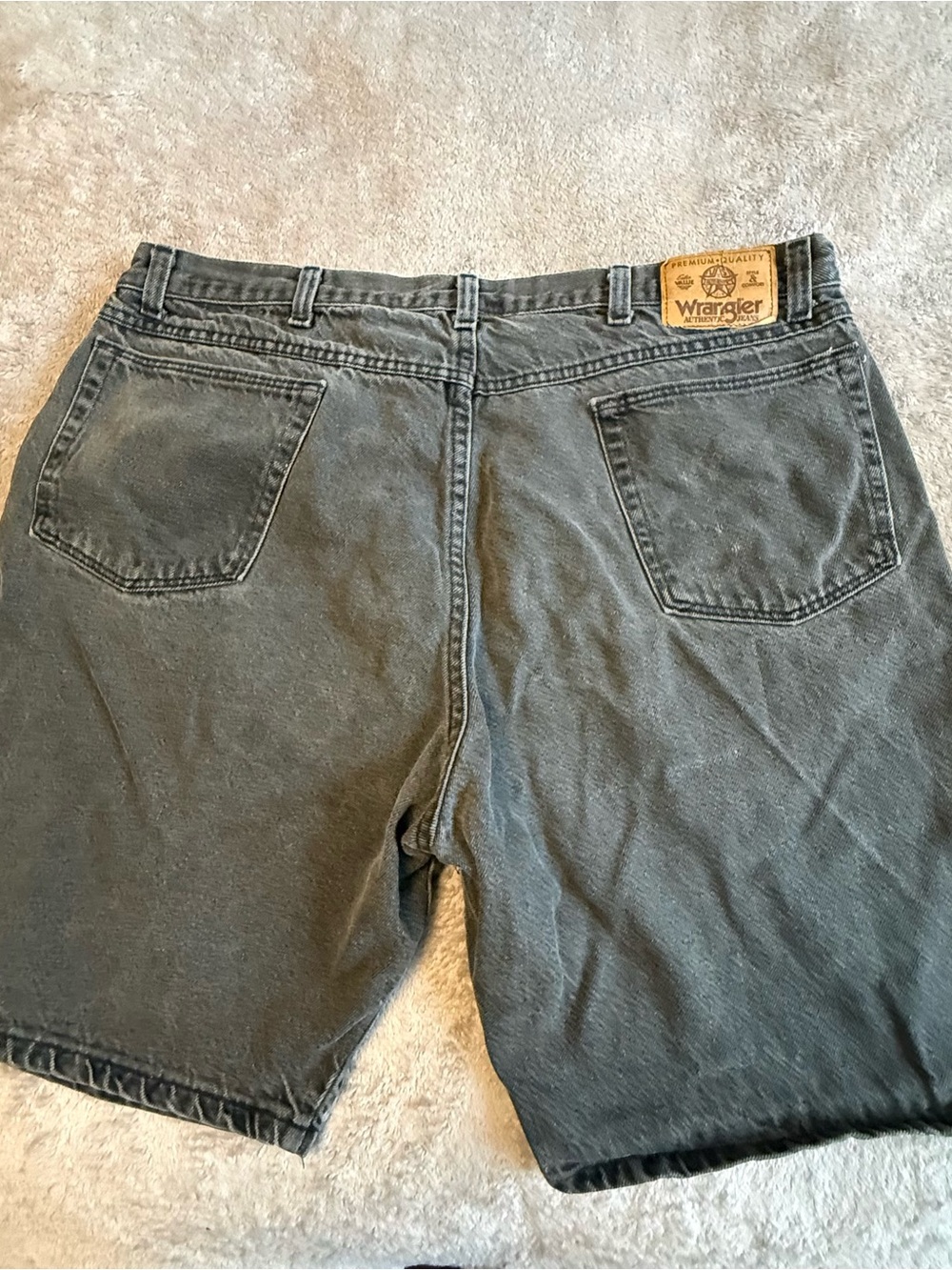 Vntg Wrangler Jean Shorts Mens Black Size 40 Cotton Denim Y2K Baggy, made in USA